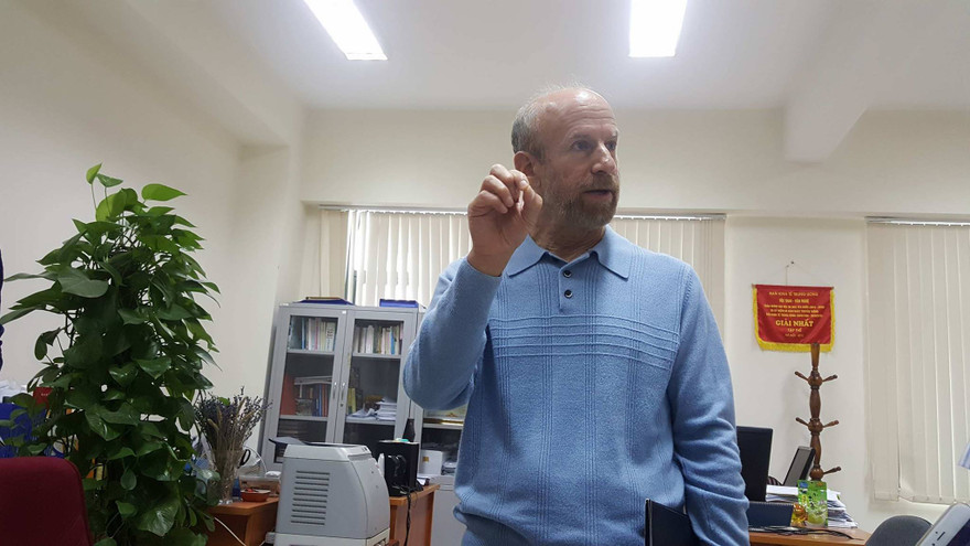 Giáo sư Jay Rosengard Ảnh: KH