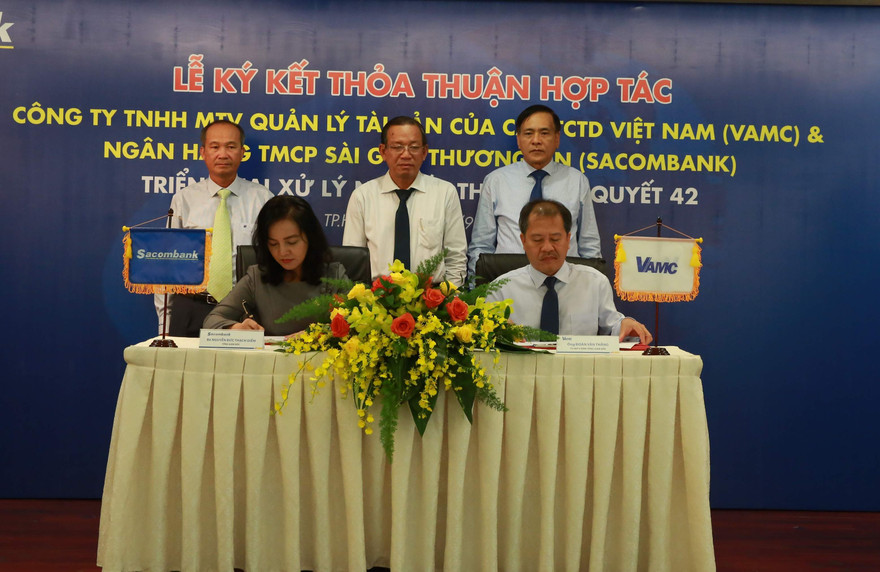 Lễ ký kết giữa Sacombank và VMAC chiều 25/9 xác lập việc xử lý nợ xấu theo nghị quyết 42 