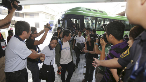 Thân nhân hành khách trên máy bay mất tích tới Kuala Lumpur vào hôm nay.