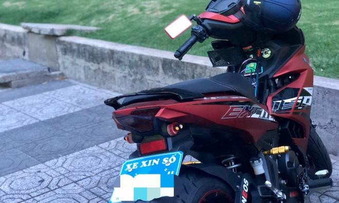 Chiếc xe của anh Phú chưa được cấp biển số vào thời điểm vi phạm. Ảnh: Thư Trần.