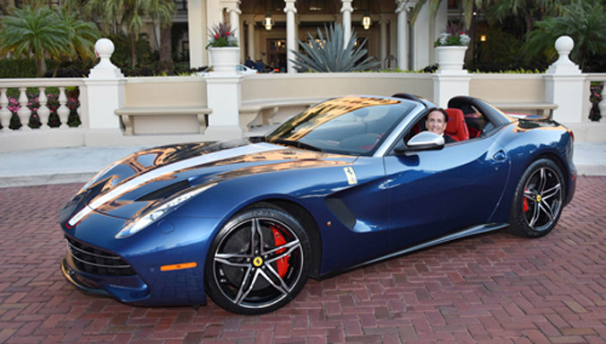 Chiếc đầu tiên trong loạt 10 siêu xe F60 America vừa được Ferrari chuyển tới khách hàng. 