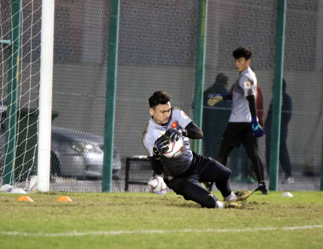 Văn Lâm chuyển sang Thái Lan thi đấu với ưu đãi lớn về lương bổng.