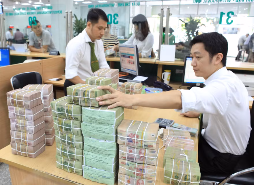 Bắt đầu từ ngày mai ngân hàng sẽ hạ lãi suất nhiều khoản mục vay 