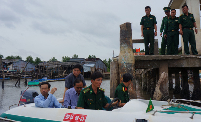 Thị sát tình hình neo đậu tránh cáo.