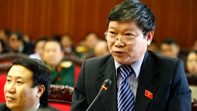 Phó Chủ nhiệm Ủy ban VH-GD-TN-TN-NĐ Lê Như Tiến phát biểu tại hội trường QH. Ảnh: Hồng Vĩnh.