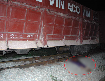 Hiện trường vụ tai nạn kinh hoàng khiến 2 người tử vong tại chỗ. 