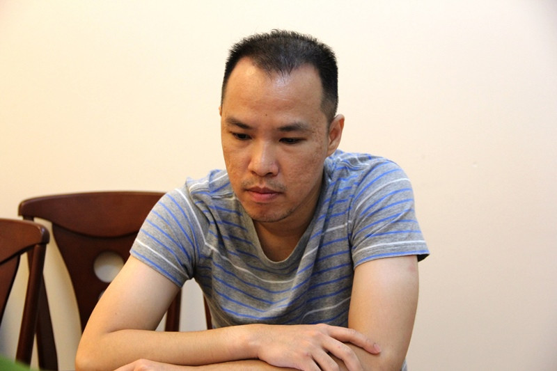 Nghi can Tô Công Hưng tại cơ quan điều tra. Ảnh Việt Văn.