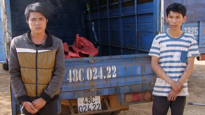 Nam và Vũ bị bắt