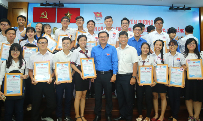 Tuyên dương 128 cán bộ Đoàn trúng tuyển ĐH-CĐ