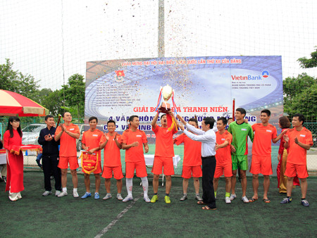 Bế mạc giải bóng đá 4 Văn phòng T.Ư năm 2015