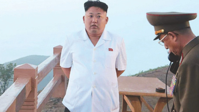 Nhà lãnh đạo Triều Tiên Kim Jong-un thị sát một cuộc tập trận bắn rocket. Ảnh: Getty Images