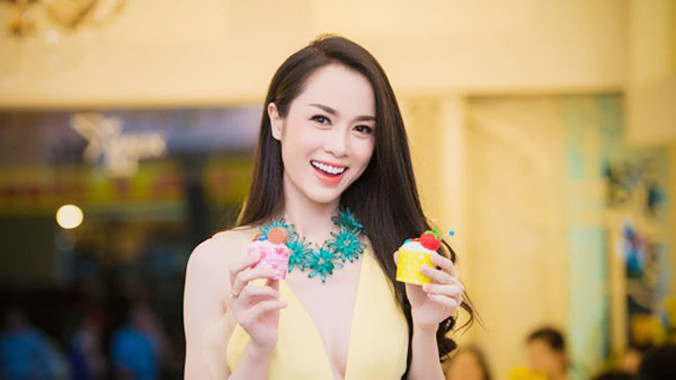 Người đẹp áo dài Ngọc Anh: 'Cầu nguyện cho Messi'