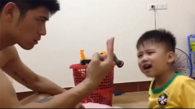 Bật cười với clip dậy con học đếm của ông bố trẻ
