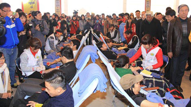 Hơn 11.500 người đăng ký hiến máu một ngày