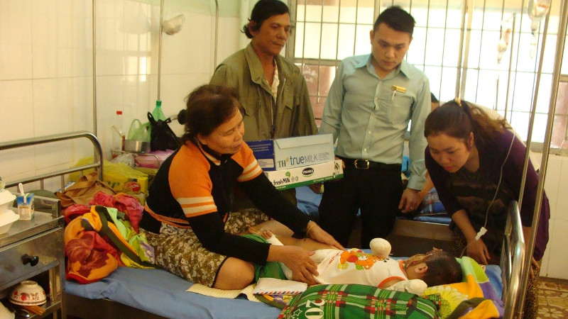 Cộng đồng Facebook giúp hai bé bị mẹ thiêu hơn 50 triệu 