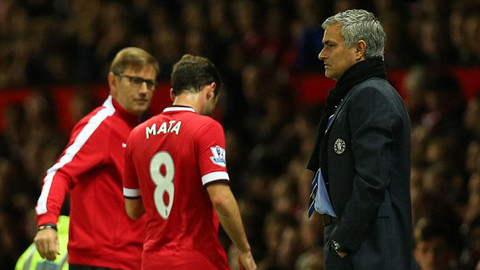 Mourinho và quá khứ không ngủ yên với M.U