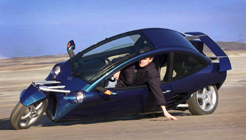 Carver One là mẫu xe được sáng chế bởi Brink Dynamics - một nhóm người đam mê mong muốn thiết kế ra những mẫu xe độc đáo nhưng có thể phát triển thành xe thương mại.