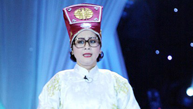 NSƯT Minh Hằng nhắc đi nhắc lại rằng, năm nay không được tham gia Táo Quân cùng anh chị em, chị rất buồn, rất nhớ và rất yêu mọi người. Ảnh: TL.