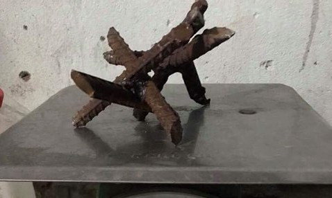 Chông sắt trên Quốc lộ 18.