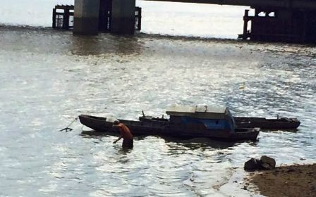 Đoạn sông gần cầu Hóa An, nơi phát hiện thi thể nam thanh niên.