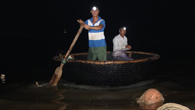 Thời điểm này đang là mùa sinh sản của cá mú nên có rất đông người đi đánh bắt.