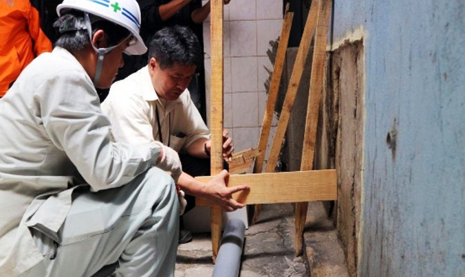 Lắp đặt thiết bị quan trắc.