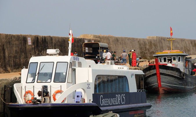 Thử nghiệm dùng tàu cao tốc đưa khách ra Cồn Cỏ giá 0 đồng.