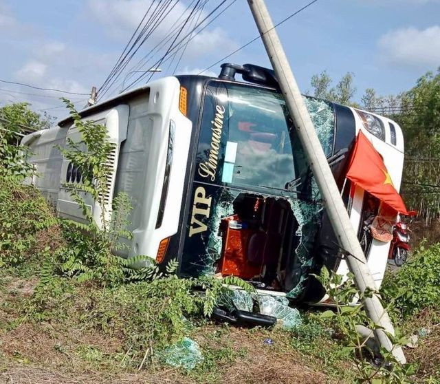 Một vụ TNGT xảy ra ở Đồng Nai ngày 13/4. Ảnh: Vĩnh Thủy/DS