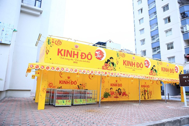 Những mặt bằng đẹp, thông thoáng trên các tuyến đường lớn ở Hà Nội có giá thuê ngang bằng tại những siêu thị, trung tâm thương mại. Ảnh: Ngọc Lan/Zing