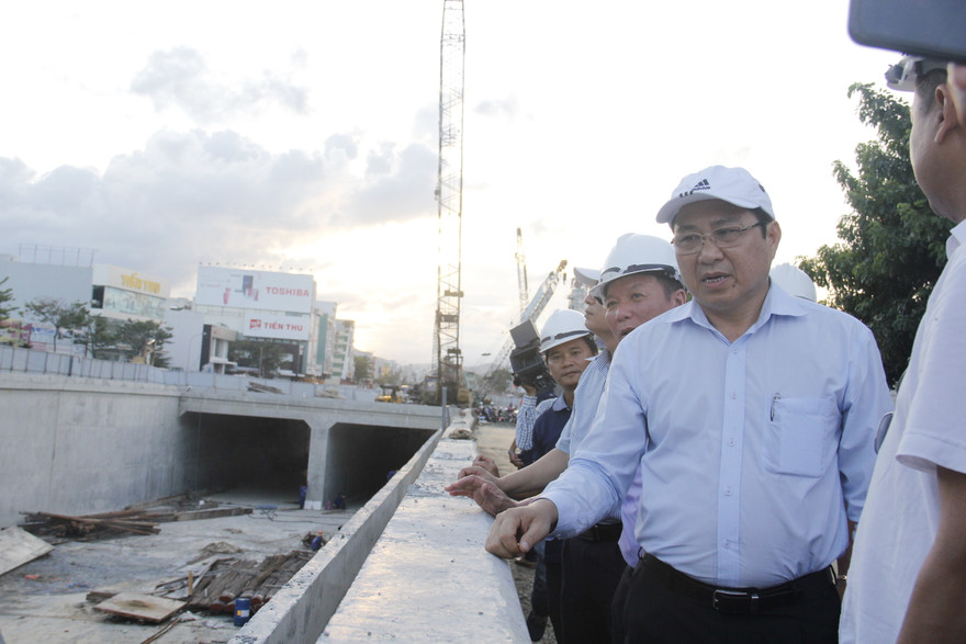 Tăng ca tối đa xong hầm chui trước 29/10 phục vụ APEC