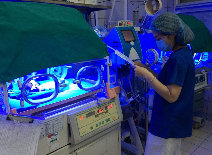 Trẻ vàng da bệnh lý: Không chữa kịp thời sẽ di chứng nặng nề