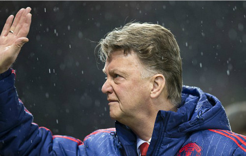 Van Gaal nhận những tiếng la ó từ CĐV sau trận. Ảnh: AP.