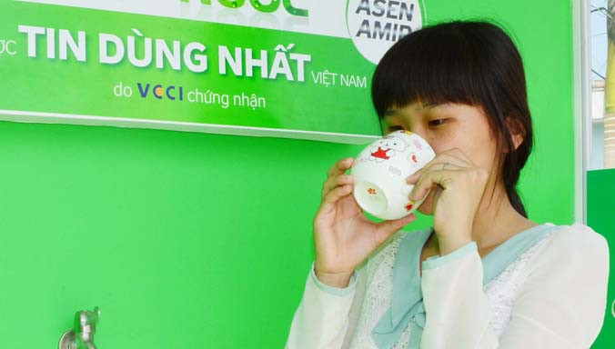 Lắp máy nước sạch cho dân sử dụng miễn phí