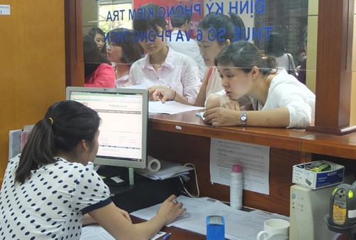 Cán bộ thuế được thưởng Tết 1,5 triệu đồng. Ảnh minh họa: Thanh Lan.