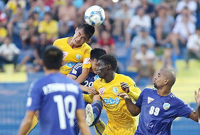 Thua hai trận liên tiếp, Thanh Hóa đối diện nguy cơ mất ngôi đầu bảng điểm. Ảnh: Trung Kính.