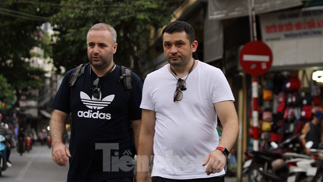 Tổng cục Du lịch đề nghị kích hoạt quy trình đảm bảo an toàn cho du khách trước dịch bệnh. Ảnh: HOÀNG MẠNH THẮNG