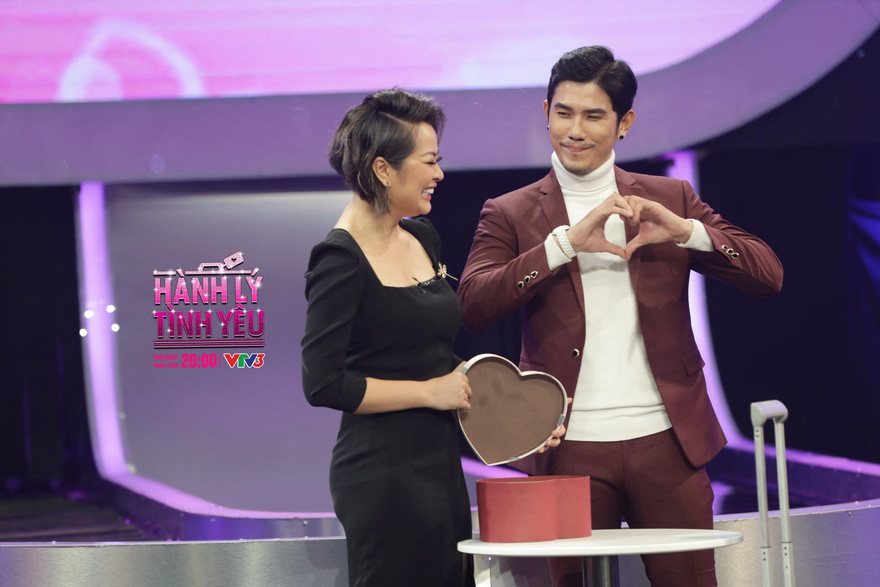 Nữ CEO U40 chọn phi công trẻ kém 12 tuổi