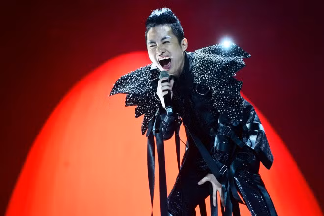 Tùng Dương ngồi ghế giám khảo Giọng hát hay Hà Nội 2020