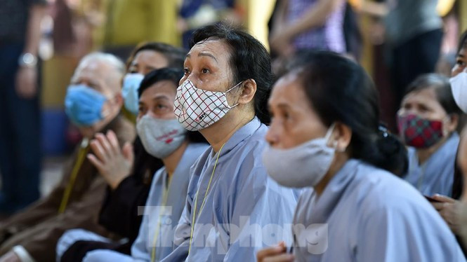 Giáo hội Phật giáo Việt Nam yêu cầu tạm dừng lễ hội, pháp hội, các khóa tu tập trung đông người. Ảnh: Như Ý