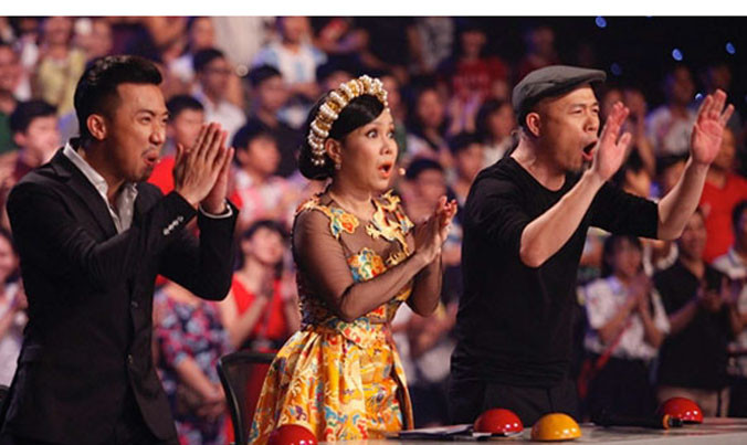 Khán giả từng phản ứng khi có tới 2 danh hài ngồi ghế giám khảo chương trình "Tìm kiếm tài năng".