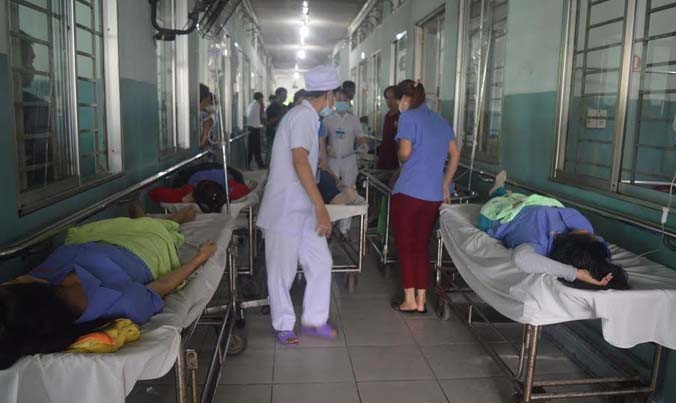 Hàng chục công nhân nhập viện vào sáng 15/5.