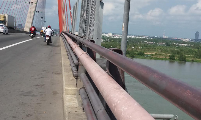 Lan can cầu Cần Thơ.
