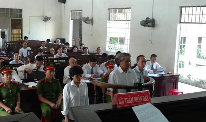 Ba bị cáo tại tòa. Ảnh: Tân Châu.