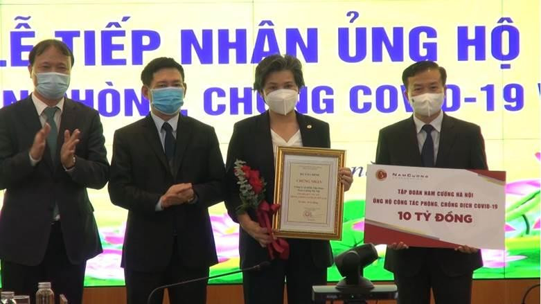 Tập đoàn Nam Cường đã trao tặng 10 tỷ đồng vào Quỹ vắc xin phòng chống covid-19 