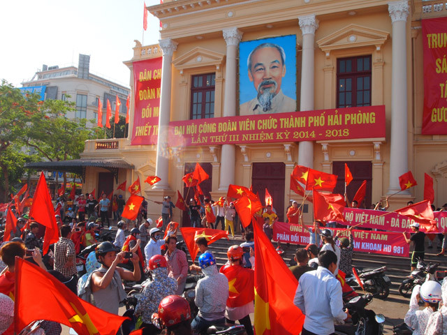 Người dân Hải Phòng xuống đường phản đối Trung Quốc