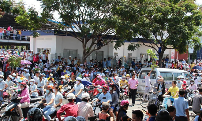 Yêu cầu công nhân đảm bảo sản xuất, chấp hành pháp luật