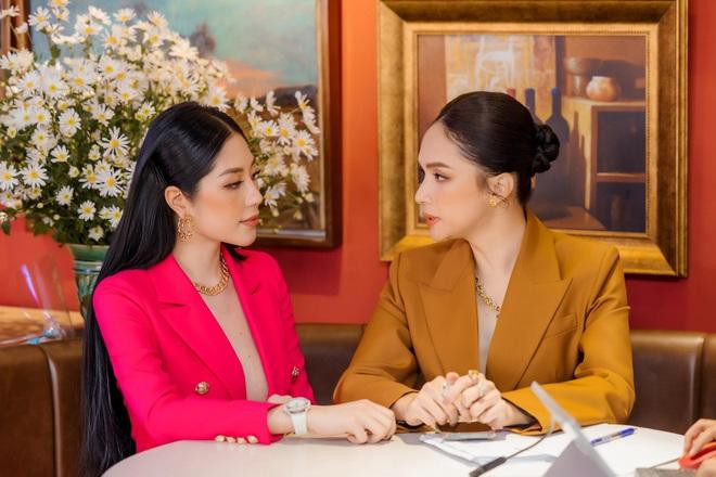 Hoa hậu Tô Diệp Hà và Hoa hậu Hương Giang. 