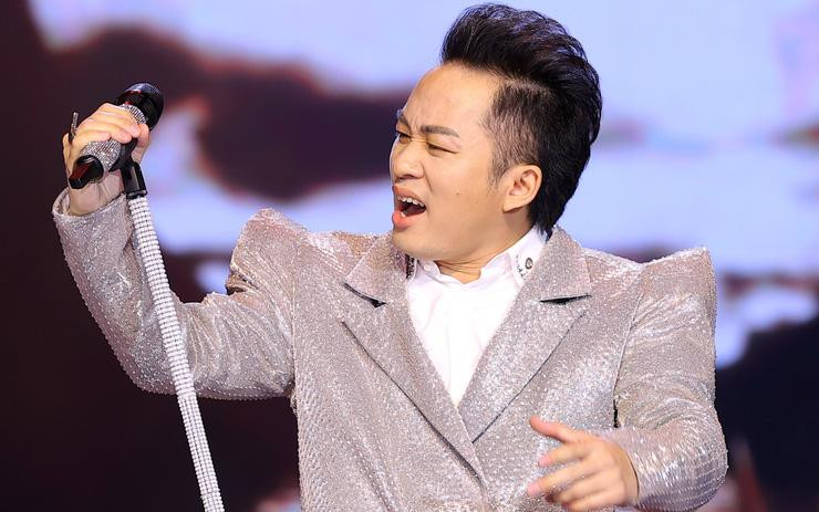 Showbiz 28/11: Tùng Dương kể về ấu thơ xa cha mẹ chục năm, bộc lộ năng khiếu từ năm 4 tuổi