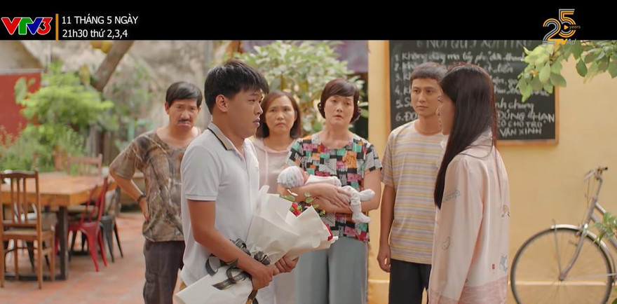 Long đần tiếp tục cầu hôn Thục Anh dù nhiều lần bị từ chối phũ phàng. 