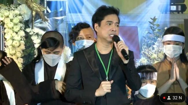 Showbiz 15/11: Ngọc Sơn bật khóc trong lễ cúng 49 ngày của Phi Nhung